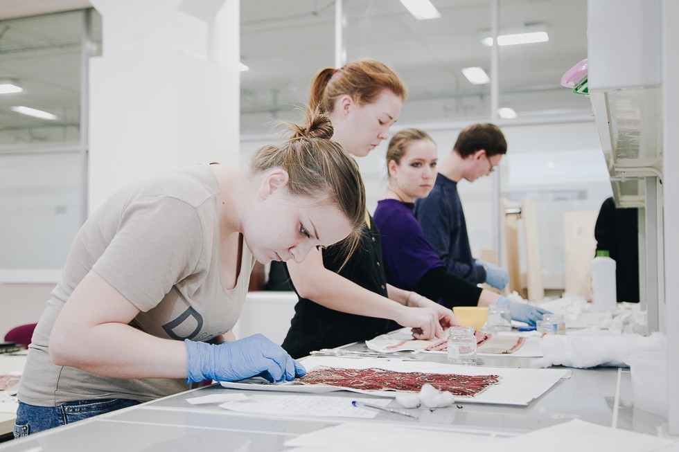 ��������