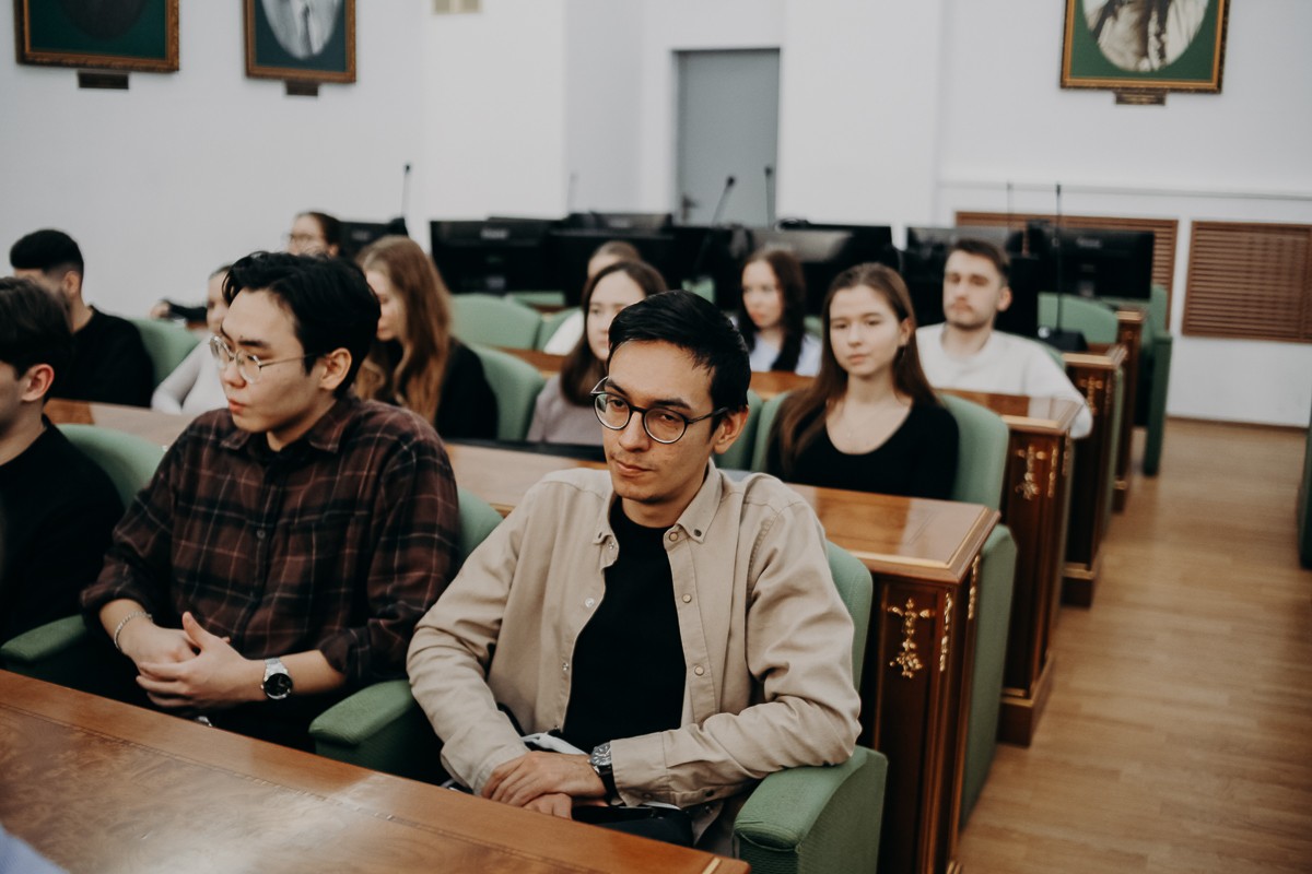 КФУ передал подарки для бойцов участникам гуманитарного автопробега 'Владивосток ? Луганск' КФУ передал подарки для бойцов участникам гуманитарного автопробега 'Владивосток ? Луганск'