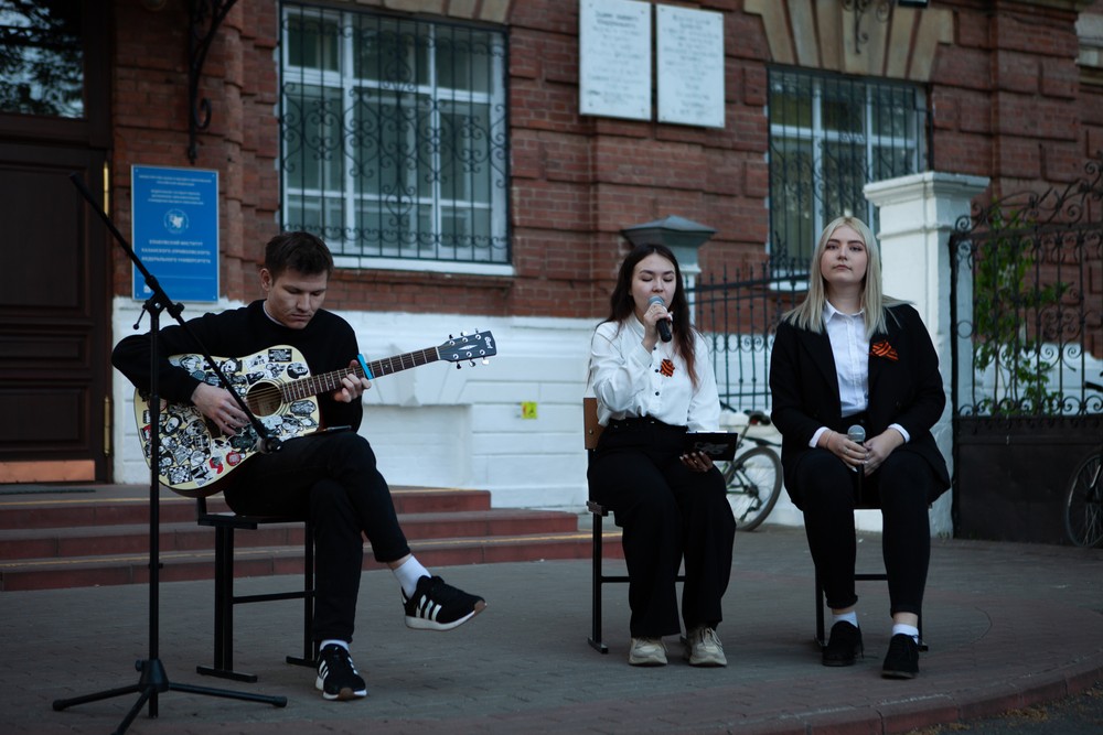 'Ах, эти тучи в голубом'... 'Ах, эти тучи в голубом'...