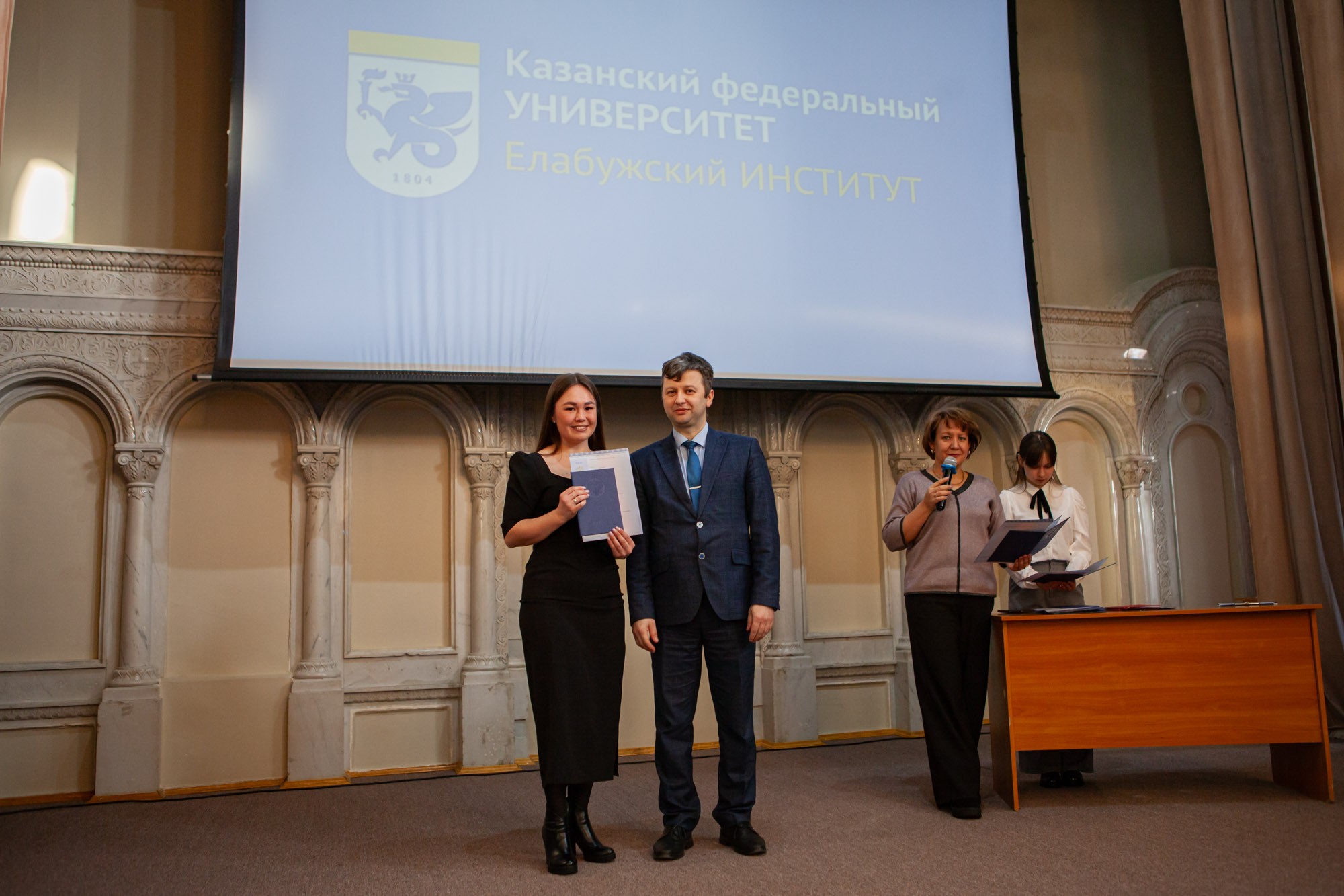 В Елабужском институте КФУ прошло торжественное вручение дипломов выпускникам магистратуры В Елабужском институте КФУ прошло торжественное вручение дипломов выпускникам магистратуры