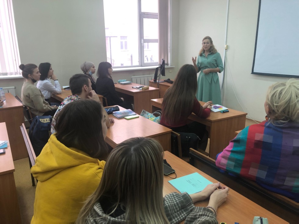 Шагыйрә Илсөяр Иксанова белән очрашу Шагыйрә Илсөяр Иксанова белән очрашу