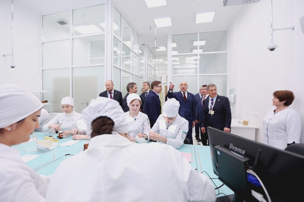 President of Tatarstan Rustam Minnikhanov Met with Medical Professionals in Renovated KFU Facilities