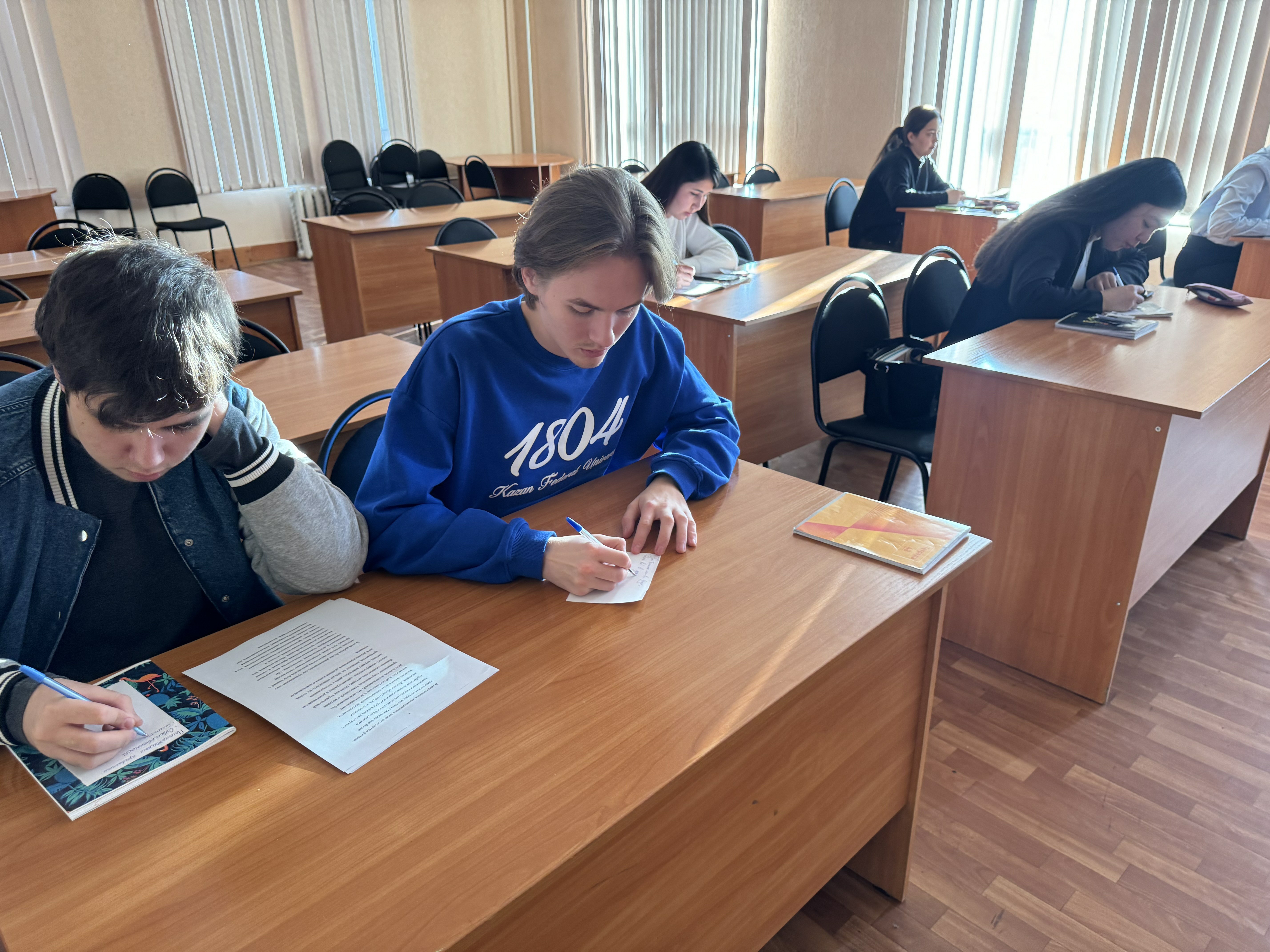 В студенческой группе е3114 куратором Шапировой Р.Р. Был проведена кураторский час на тему 'Здоровый образ жизни студента'. В студенческой группе е3114 куратором Шапировой Р.Р. Был проведена кураторский час на тему 'Здоровый образ жизни студента'.