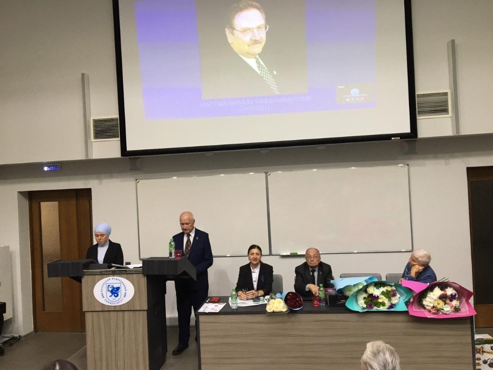 Әдәбият белемендә тирән эз калдырган галимнәр юбилее Әдәбият белемендә тирән эз калдырган галимнәр юбилее