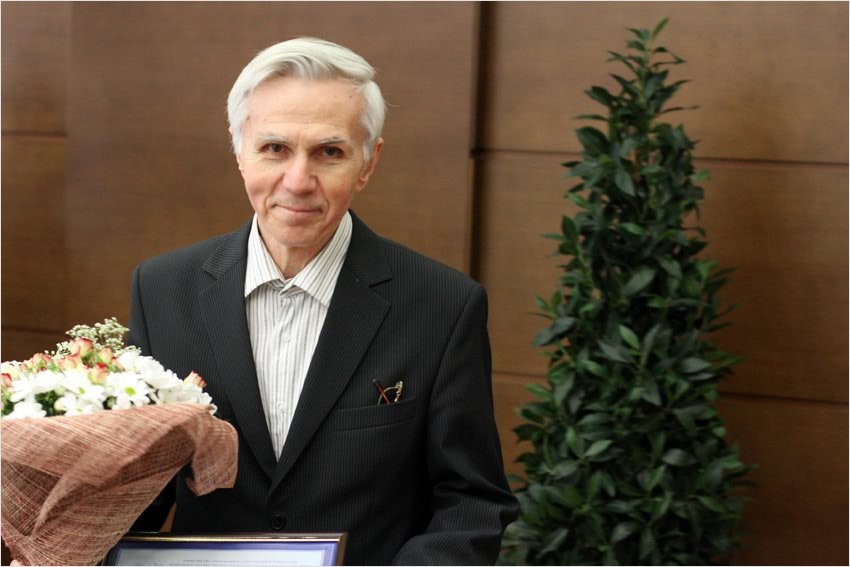 ����.�����