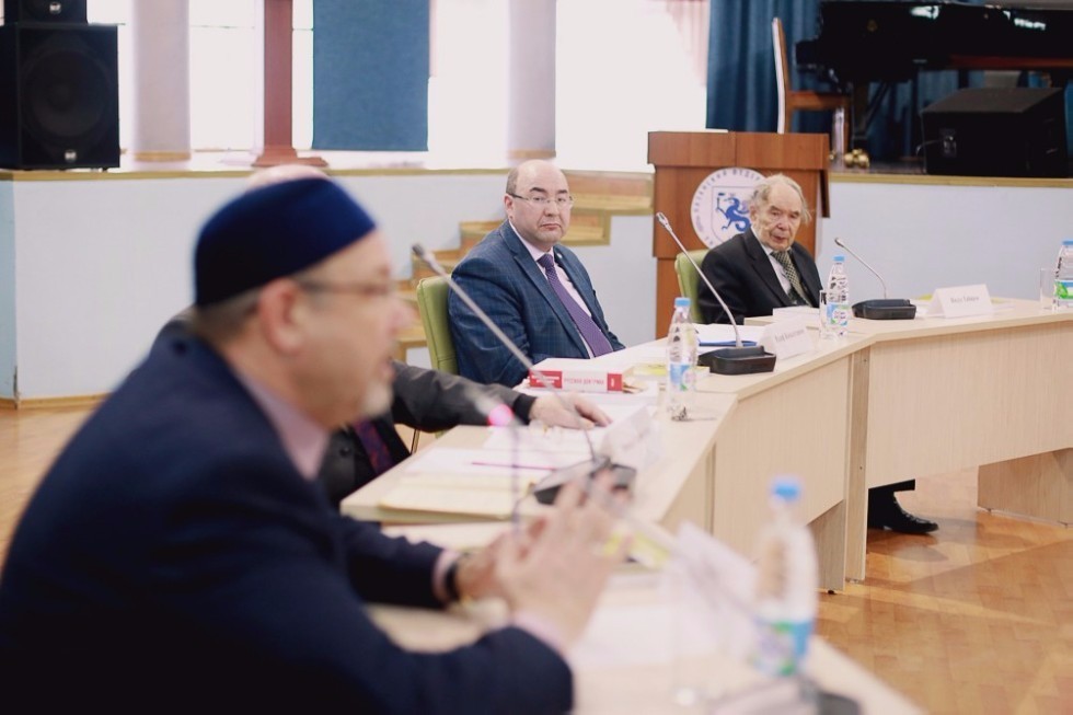 Татарның үсеш стратегиясе хакында экспертлар фикер алыша Татарның үсеш стратегиясе хакында экспертлар фикер алыша