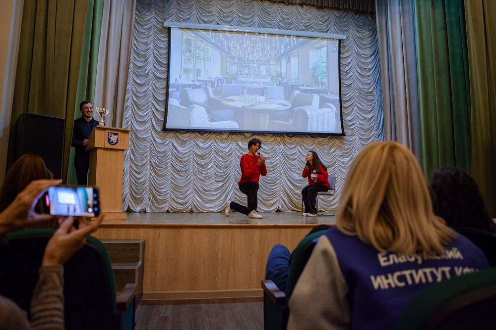 '125 шуток': фестиваль КВН прошел в Елабужском институте КФУ '125 шуток': фестиваль КВН прошел в Елабужском институте КФУ