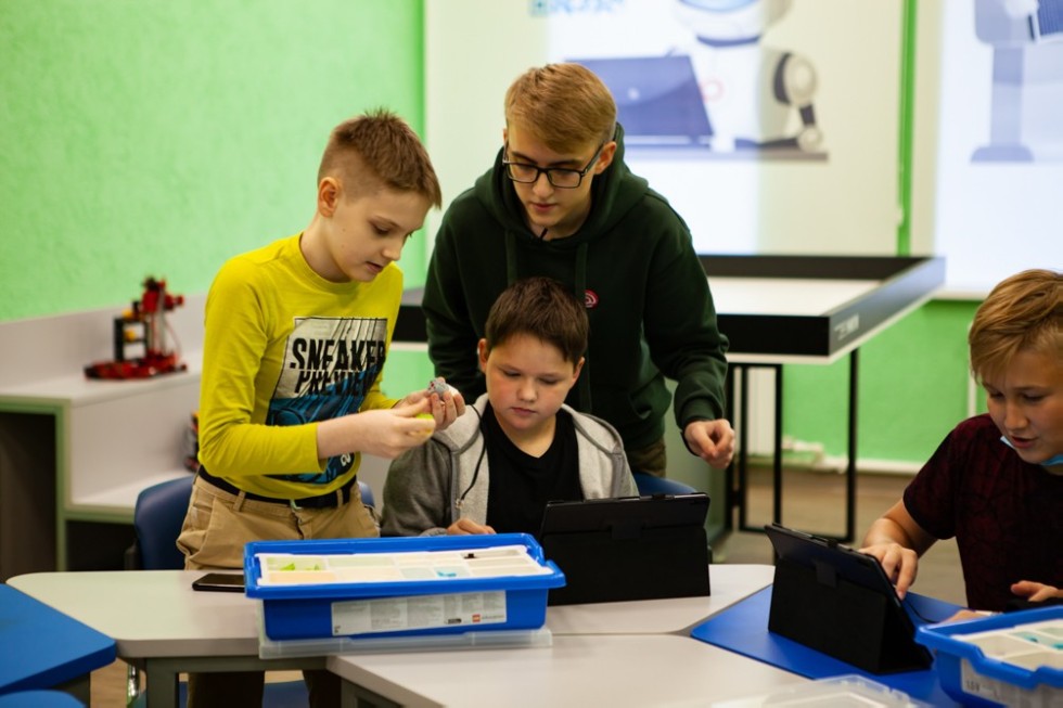 ����������