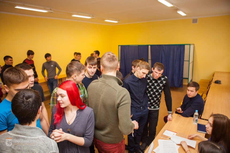 Студенты активно участвуют в акции 'Я выбираю вновь!' Студенты активно участвуют в акции 'Я выбираю вновь!'