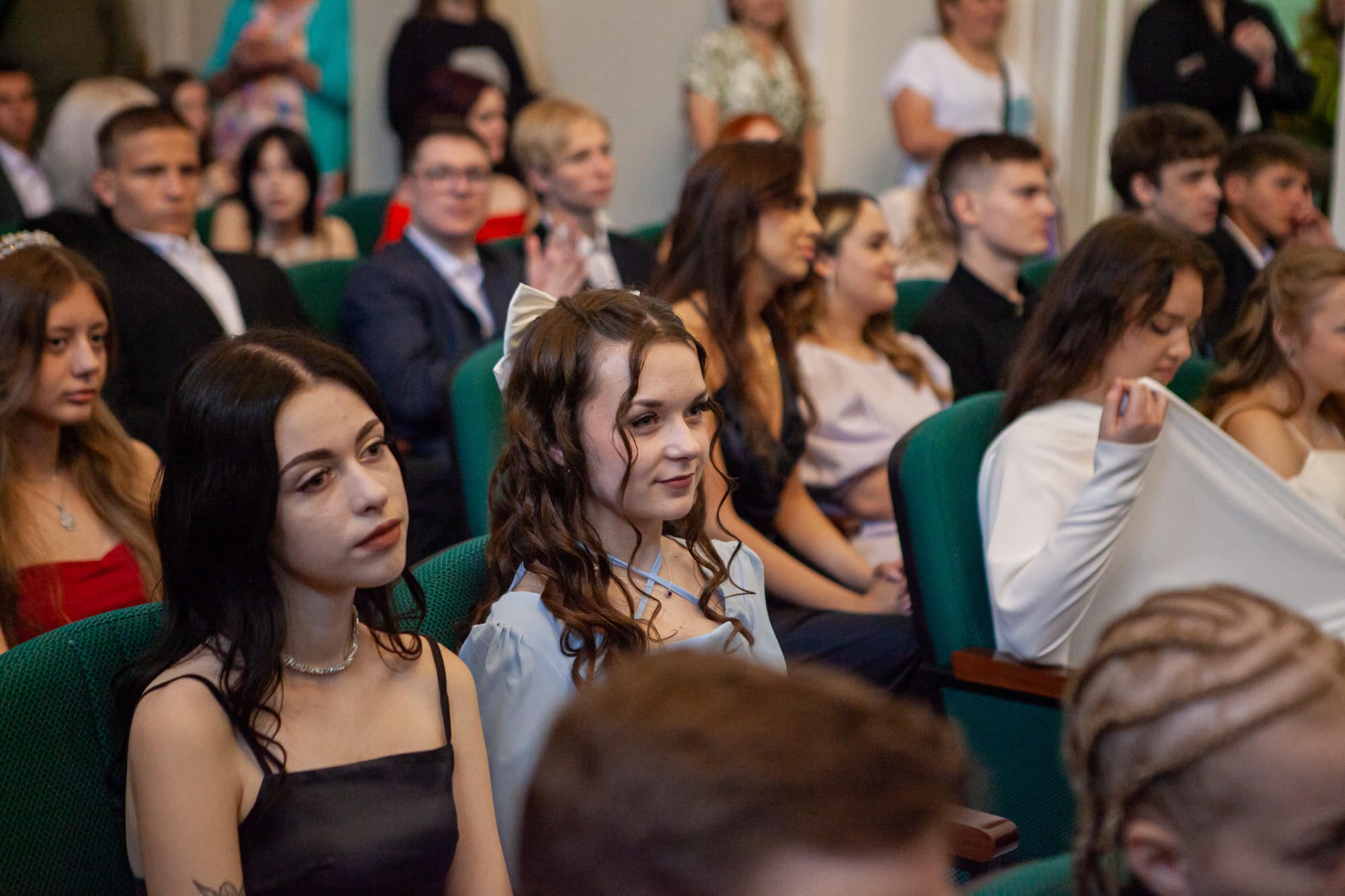 Выпускникам школы КФУ 'Университетская' торжественно вручили медали Выпускникам школы КФУ 'Университетская' торжественно вручили медали