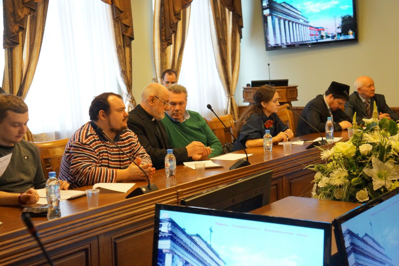 На Юридическом факультете КФУ провели круглый стол 'Межконфессиональное согласие и права человека: опыт Республики Татарстан' На Юридическом факультете КФУ провели круглый стол 'Межконфессиональное согласие и права человека: опыт Республики Татарстан'