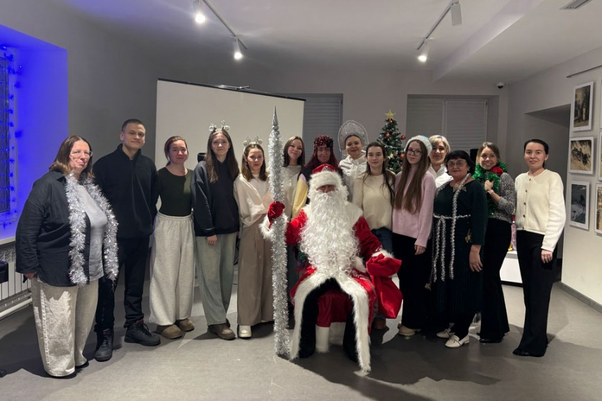 Студенты Елабужского института КФУ разгадали новогодний квест в библиотеке Студенты Елабужского института КФУ разгадали новогодний квест в библиотеке