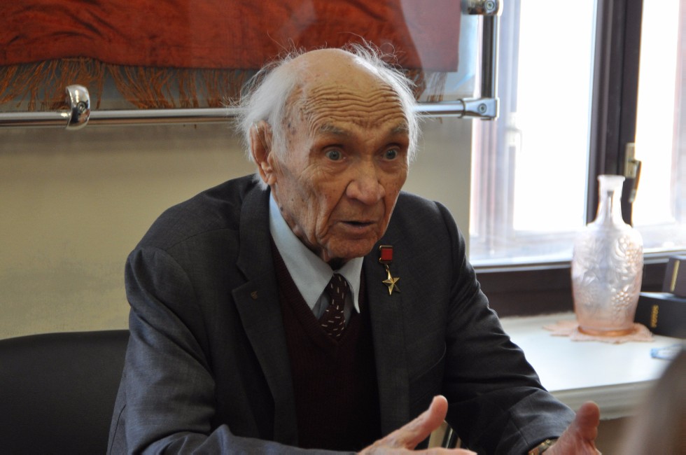 � ������ � ����� ��� ��������� 9 ��������� ��������� ��� (1944 ���� �������), �������, �������� � ������� ������ �������� ����, ����� ���������� �����, ����������� �����-���������� ����, ����������� ������ ������ ���� ������� �������������� �������