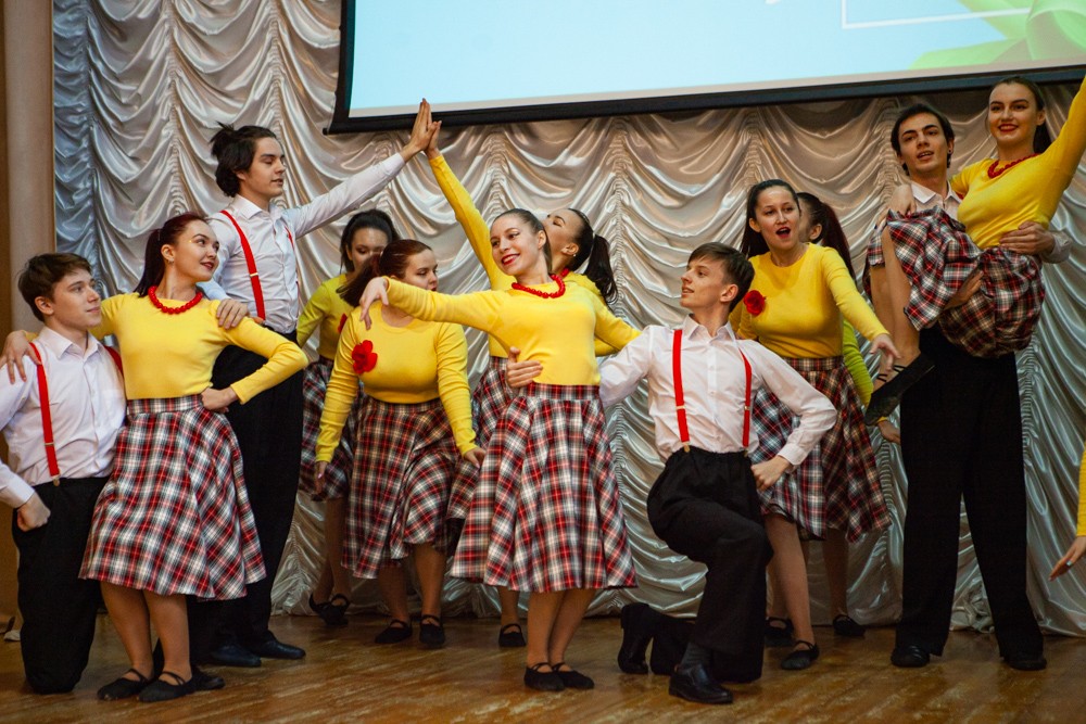 Праздничный концерт '23+8' прошел в Елабужском институте КФУ Праздничный концерт '23+8' прошел в Елабужском институте КФУ