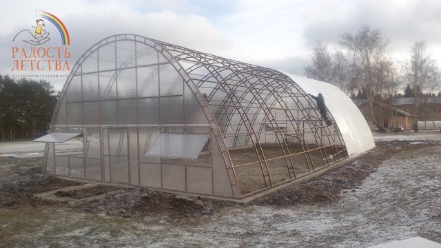Строительство теплицы для малышей продолжается Строительство теплицы для малышей продолжается