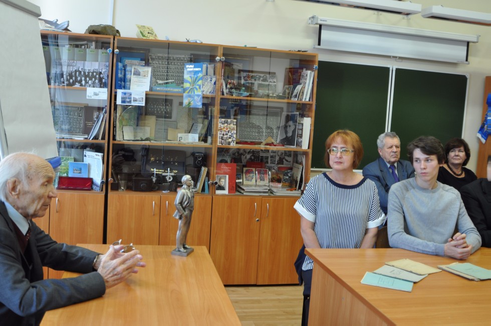 � ������ � ����� ��� ��������� 9 ��������� ��������� ��� (1944 ���� �������), �������, �������� � ������� ������ �������� ����, ����� ���������� �����, ����������� �����-���������� ����, ����������� ������ ������ ���� ������� �������������� �������