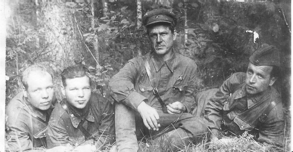 А.П. Плакатин с однополчанами. 1943г. 