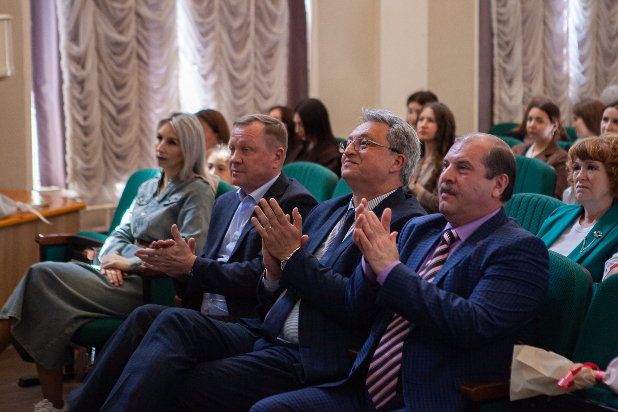 В Елабужском институте начинают звенеть последние звонки В Елабужском институте начинают звенеть последние звонки