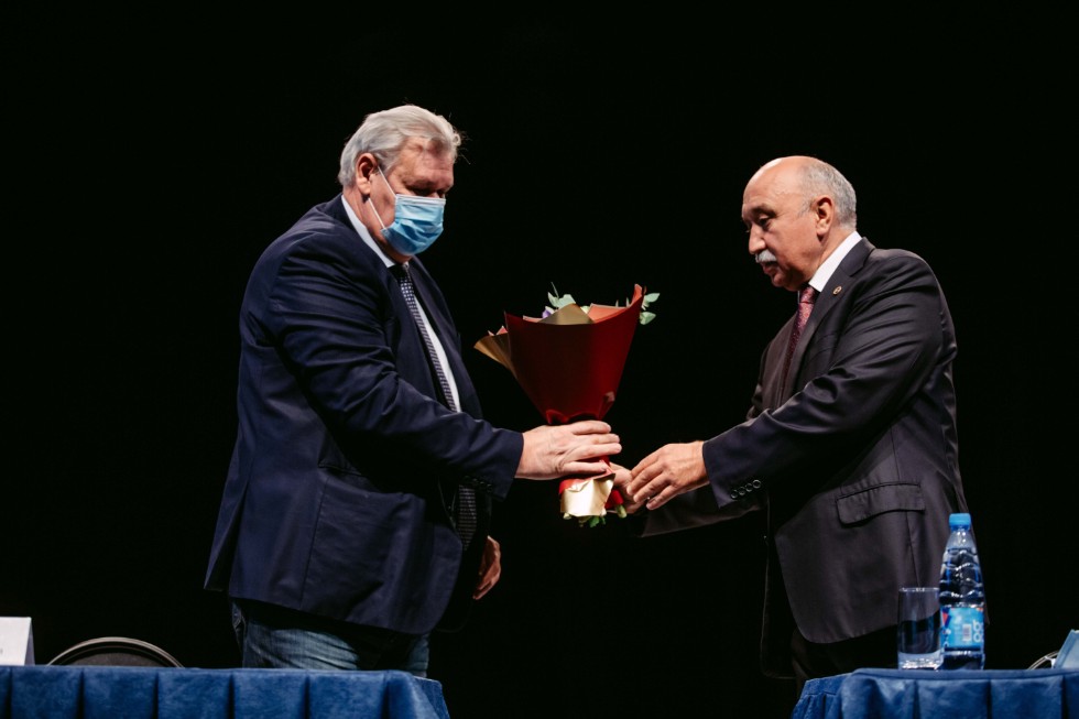 Leadership change at the Institute of Physics sees Vice-Rector Dmitry Tayursky assuming Director's chair Leadership change at the Institute of Physics sees Vice-Rector Dmitry Tayursky assuming Director's chair