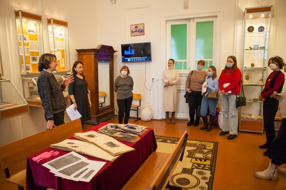 В Елабужском институте КФУ открылась выставка 'От сессии до сессии живут студенты весело' В Елабужском институте КФУ открылась выставка 'От сессии до сессии живут студенты весело'