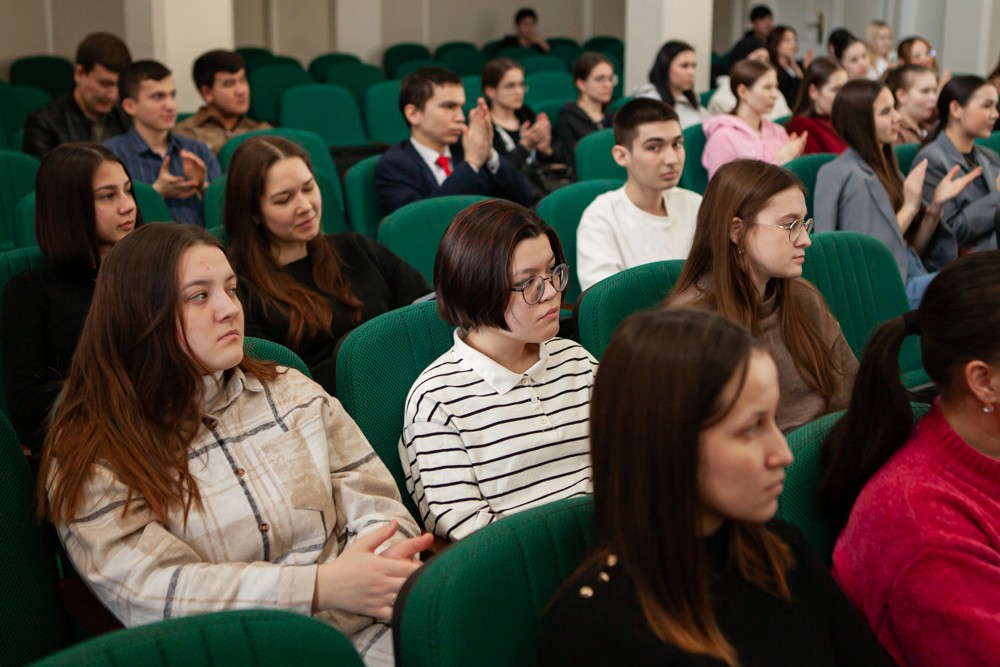 В Елабужском институте прошла литературная встреча с членами Союза писателей Республики Татарстан В Елабужском институте прошла литературная встреча с членами Союза писателей Республики Татарстан