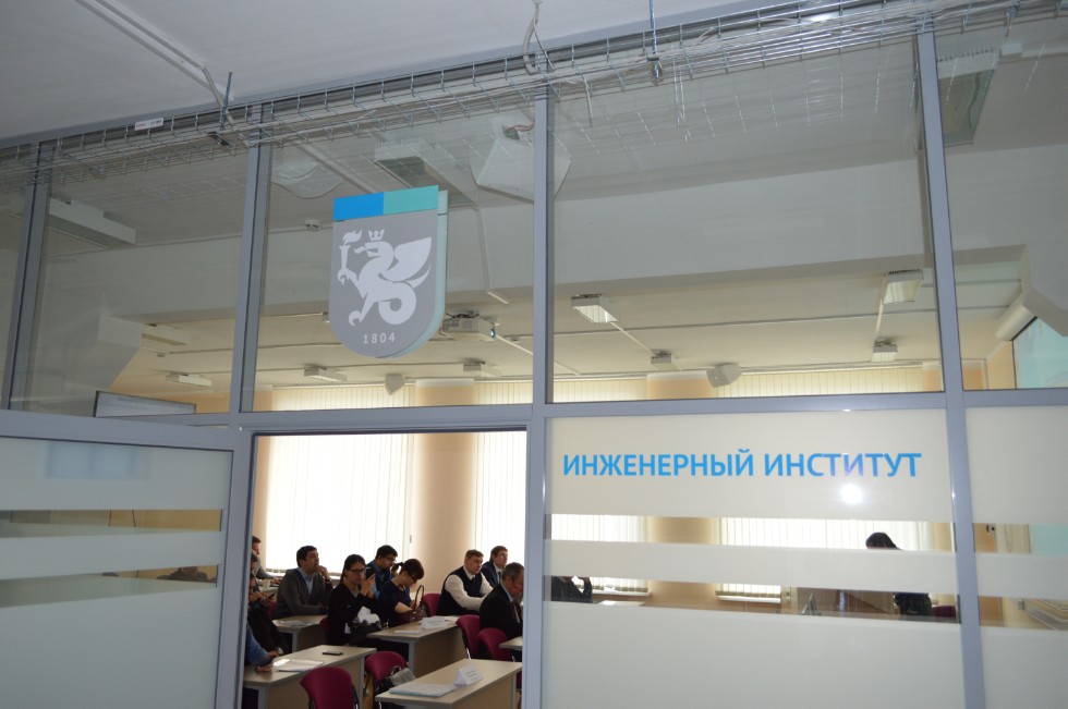 �������-����������� '���������� ���������' �� '���������' (�. ������) � ��� '�����������������-�������'(�. ������)