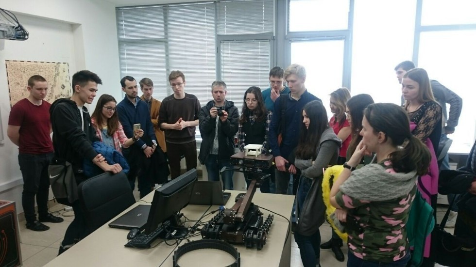 A laboratories tour was held at ITIS for everyone ,LIRS, ITIS, robotis