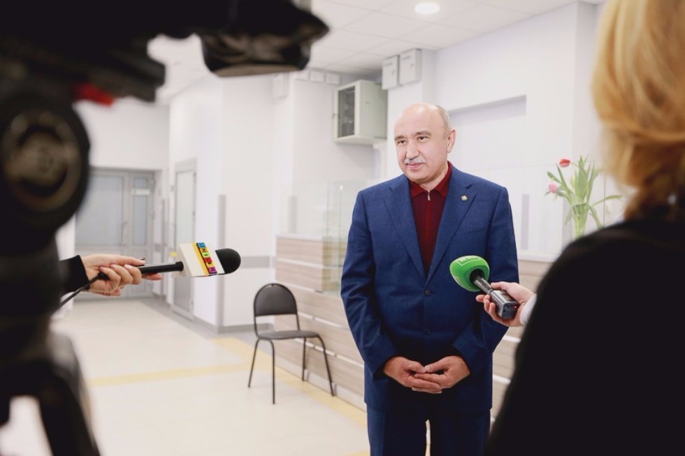 Rector Ilshat Gafurov Held a Media Tour Around Kazan University's Medical Cluster