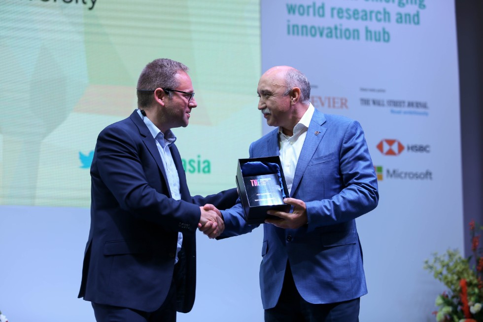 Ильшат Рафкатович Гафуров назвал большим успехом результаты прошедшего в Казани саммита ТНЕ Ильшат Рафкатович Гафуров назвал большим успехом результаты прошедшего в Казани саммита ТНЕ