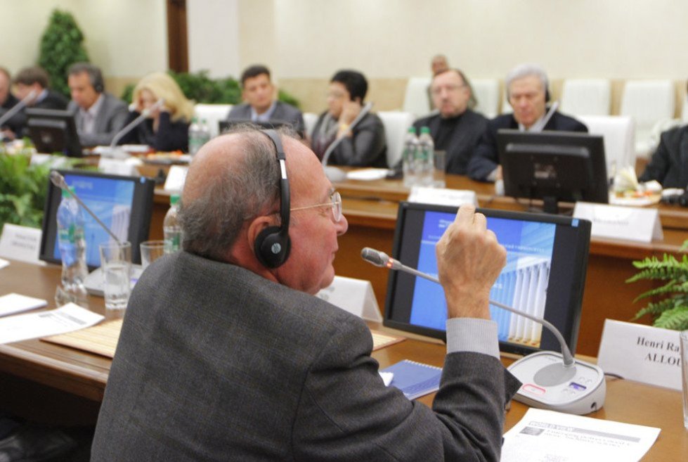 International Academic Council Offers New Ideas on KFU Development