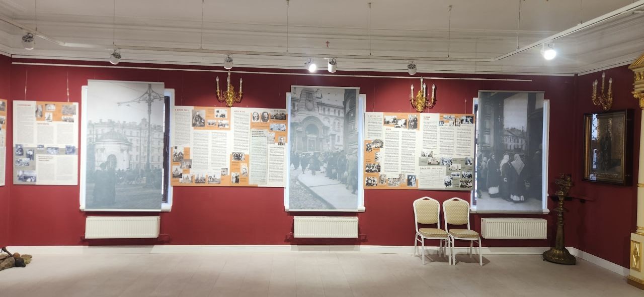 Студенты-теологи посетили выставку Студенты-теологи посетили выставку