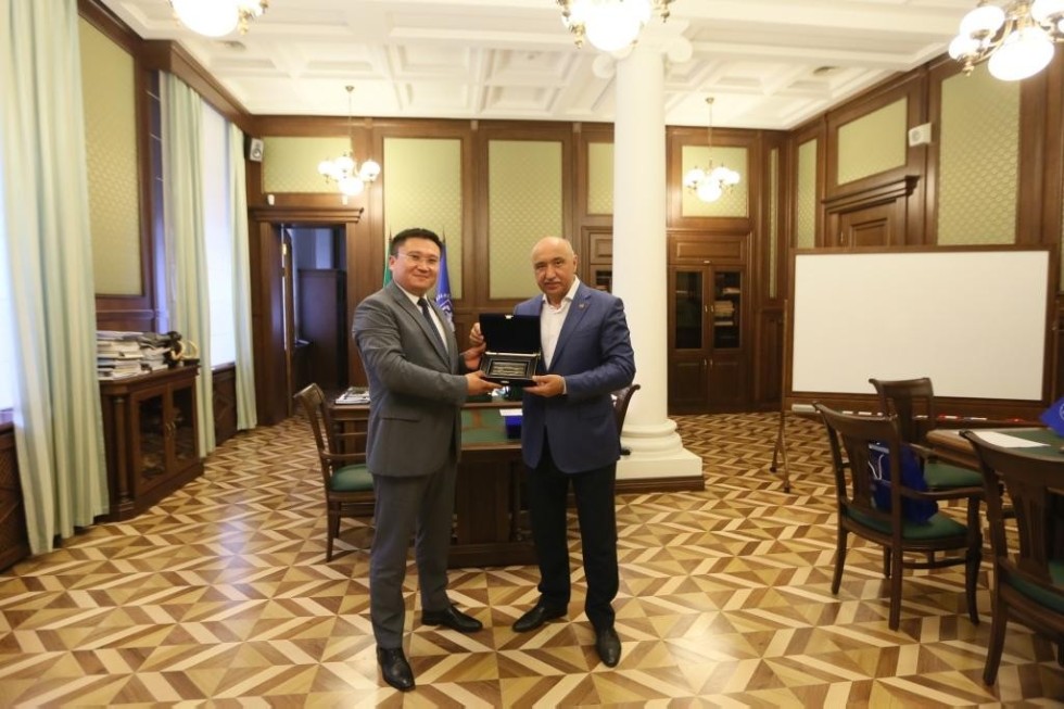 Kazan Federal University and Samarkand Institute of Economics and Service gear up to sign double diploma agreement