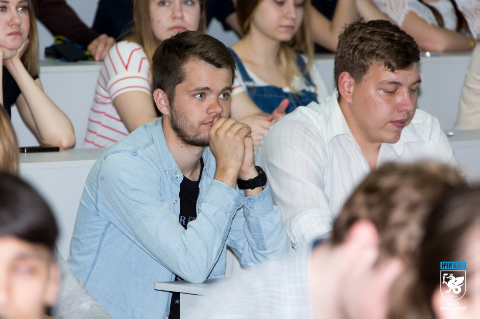 Андрей Максимов: 'Человек сам создаёт тот мир, в котором он живёт' Андрей Максимов: 'Человек сам создаёт тот мир, в котором он живёт'