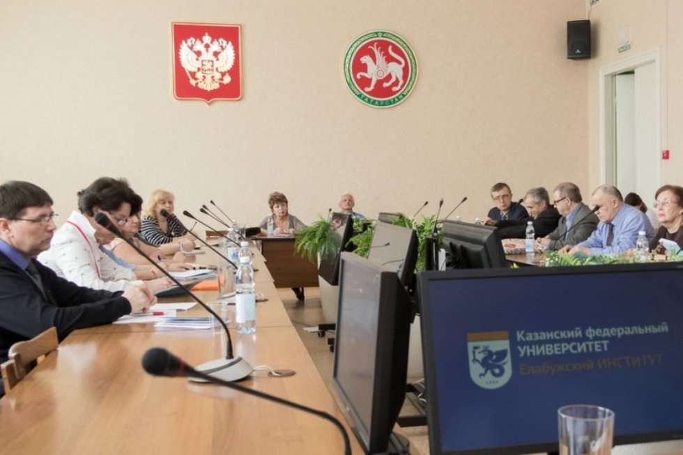 'Теория жива, пока работает на практике' 'Теория жива, пока работает на практике'