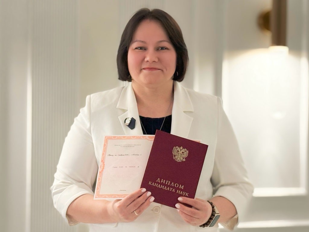 Преподаватель Елабужского института КФУ получила диплом кандидата педагогических наук Преподаватель Елабужского института КФУ получила диплом кандидата педагогических наук