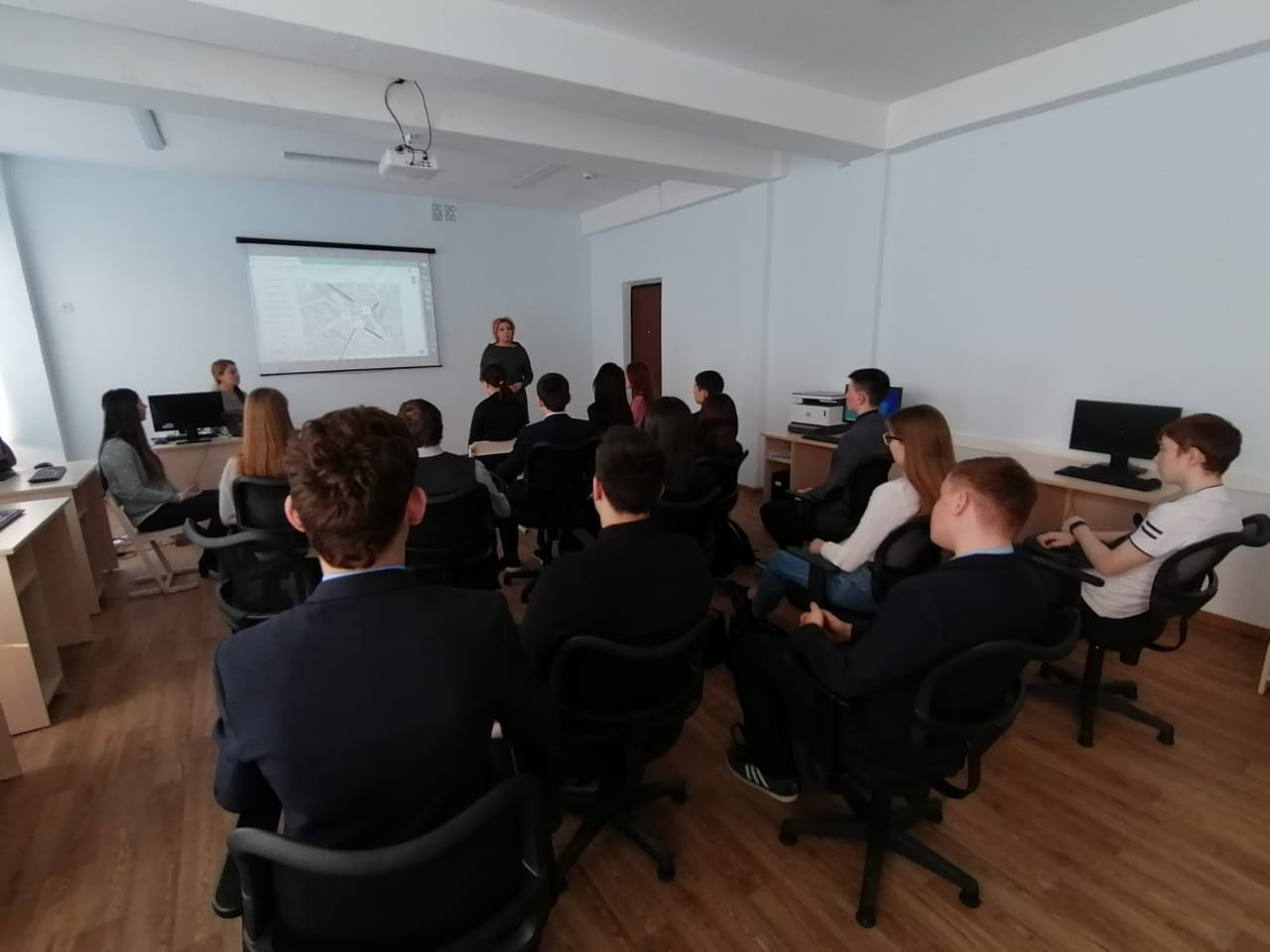 Уроки по It -технологиям для учеников СОШ № 3 г. Менделеевск Уроки по It -технологиям для учеников СОШ № 3 г. Менделеевск