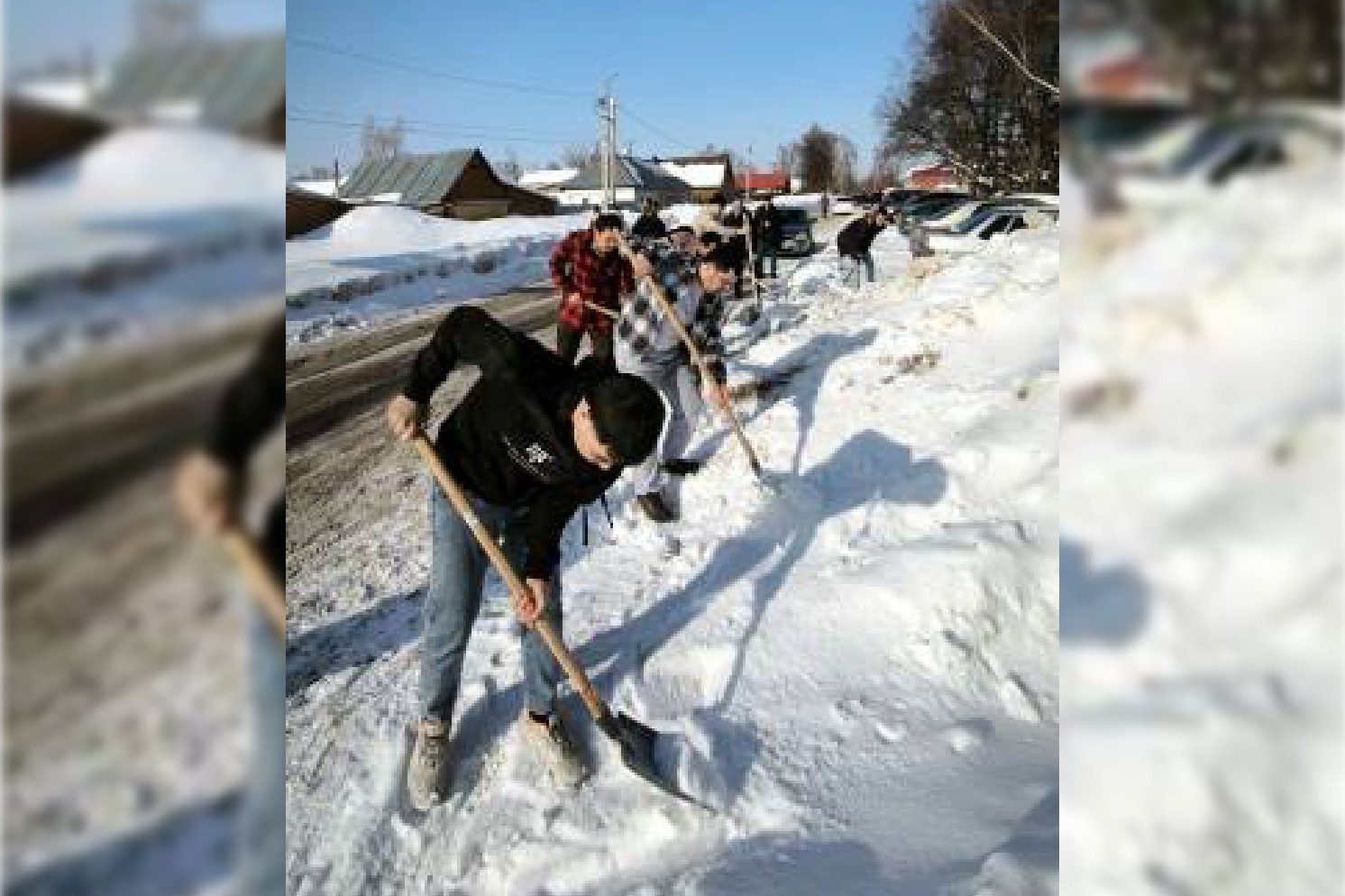 Студенты Елабужского института КФУ вышли на субботник Студенты Елабужского института КФУ вышли на субботник