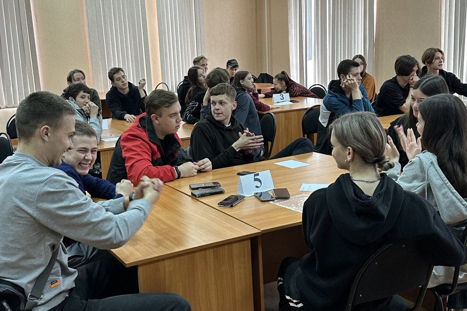 В Елабужском институте КФУ для школьников из Лисичанска был проведен музыкальный квиз 'Включайся!' от студентов отделения математики и естественных наук