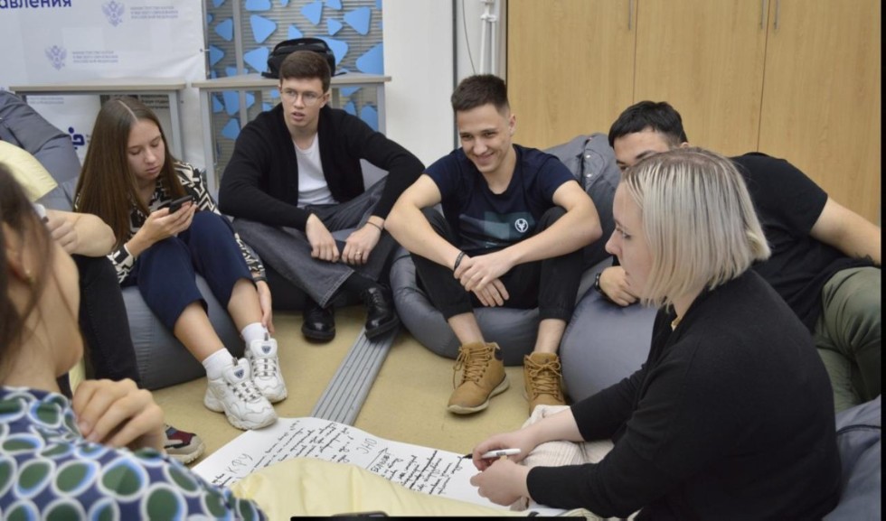 Казан федераль университеты студентларының фәнни түгәрәкләре ассоциациясе активистлары өчен интенсив узды Казан федераль университеты студентларының фәнни түгәрәкләре ассоциациясе активистлары өчен интенсив узды