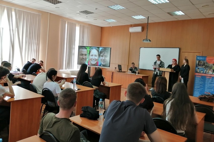 Старшеклассники 'Университетской' школы познакомились с основами криминалистики и права Старшеклассники 'Университетской' школы познакомились с основами криминалистики и права