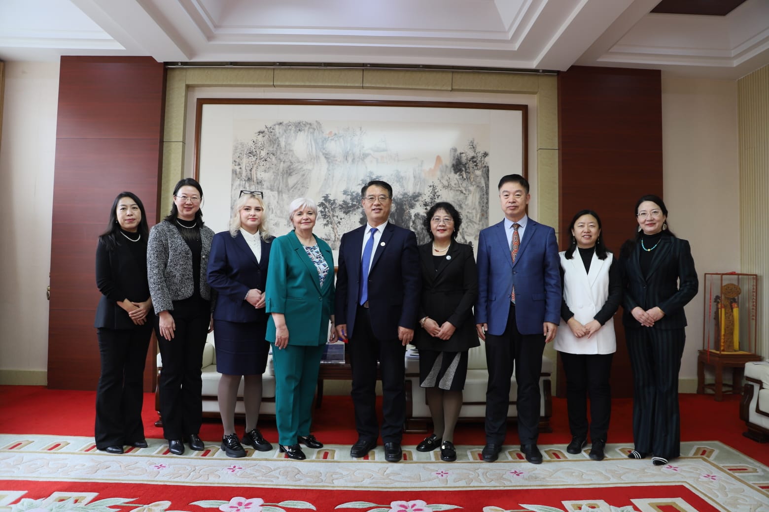 Визит делегации ИМОИиВ и Института Конфуция КФУ в Цзинань провинции Шаньдун укрепил перспективы сотрудничества с ШПУ Визит делегации ИМОИиВ и Института Конфуция КФУ в Цзинань провинции Шаньдун укрепил перспективы сотрудничества с ШПУ