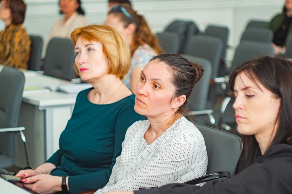 В Елабужском институте прошла лекция 'Место русского языка в системе языков мира', посвященная году педагога и наставника В Елабужском институте прошла лекция 'Место русского языка в системе языков мира', посвященная году педагога и наставника