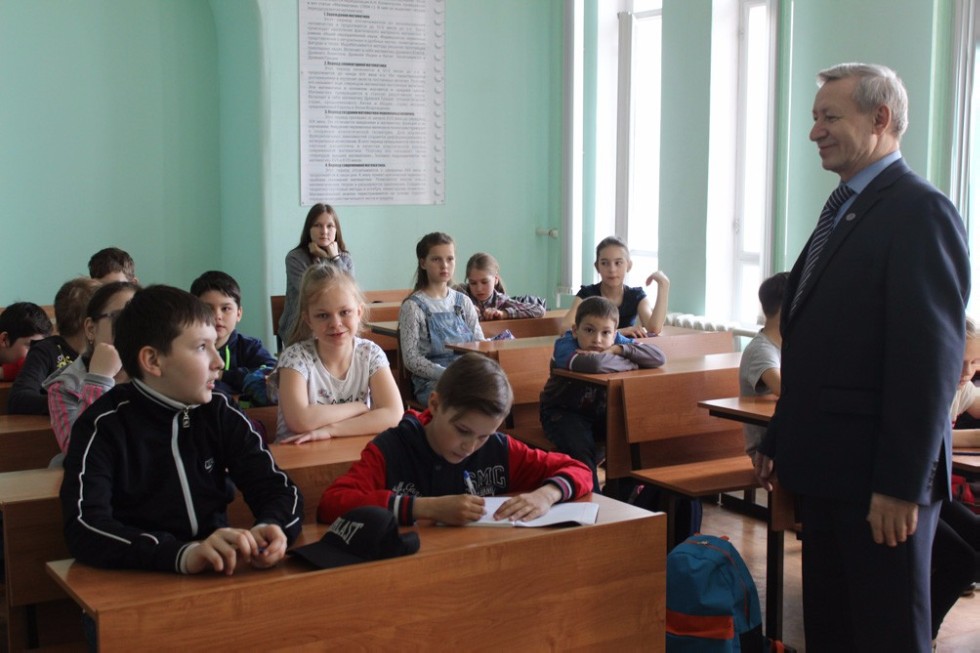 Участники смены 'ИнтеЛЛето' познакомились с Николаем Лобачевским Участники смены 'ИнтеЛЛето' познакомились с Николаем Лобачевским