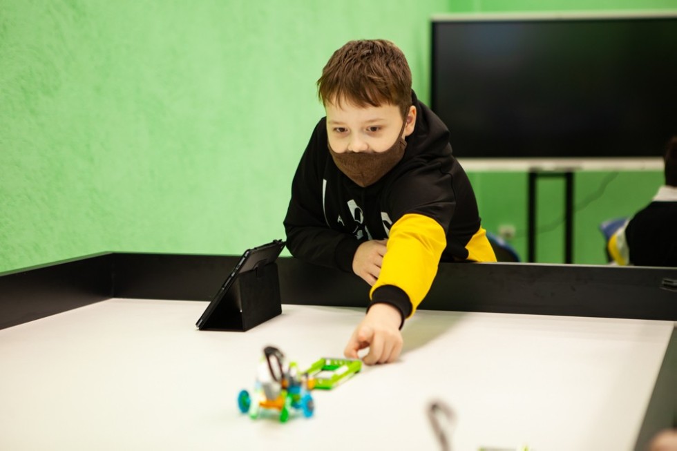 ����������