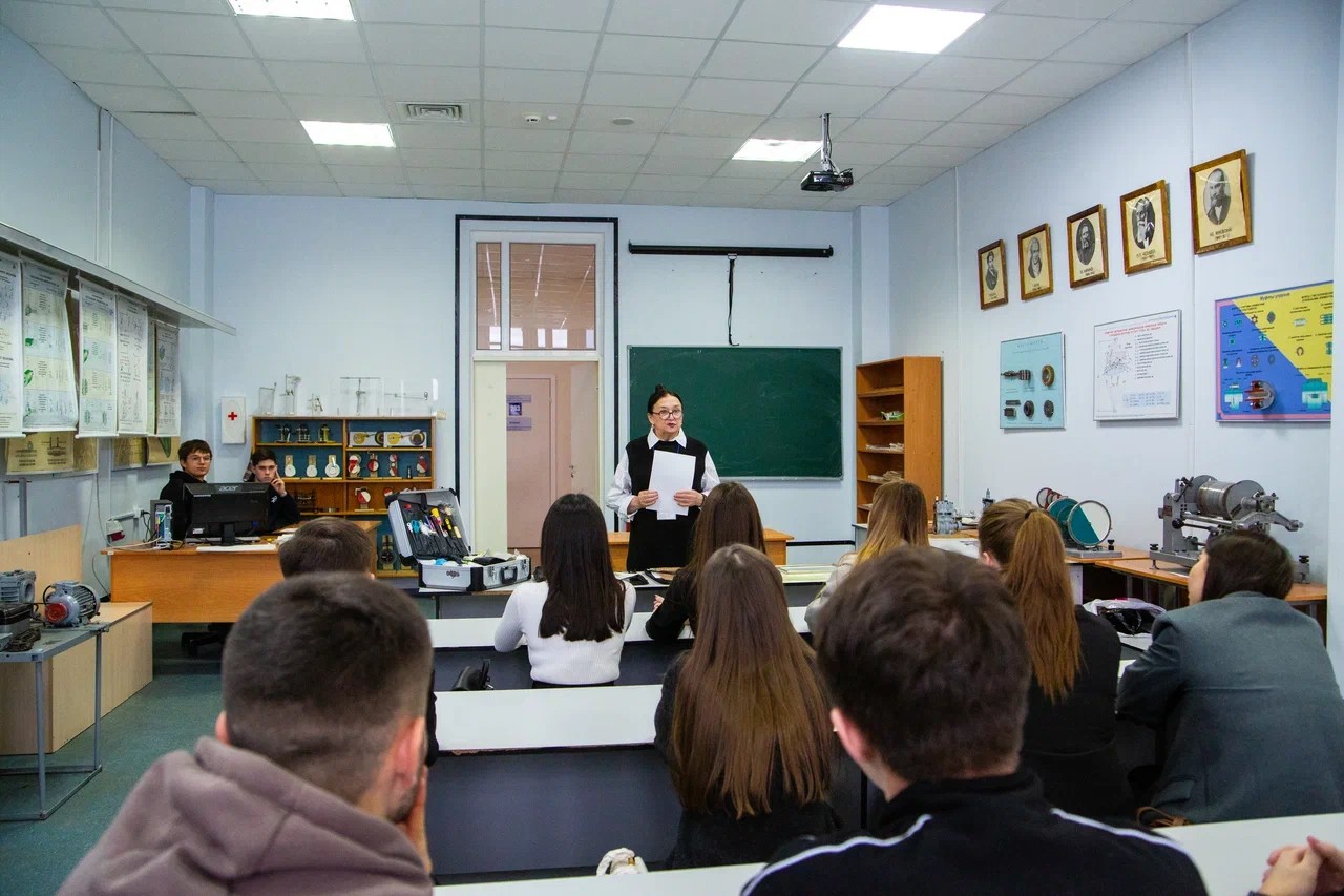 Студенты НЧИ КФУ сразились в 'Научных боях' Студенты НЧИ КФУ сразились в 'Научных боях'