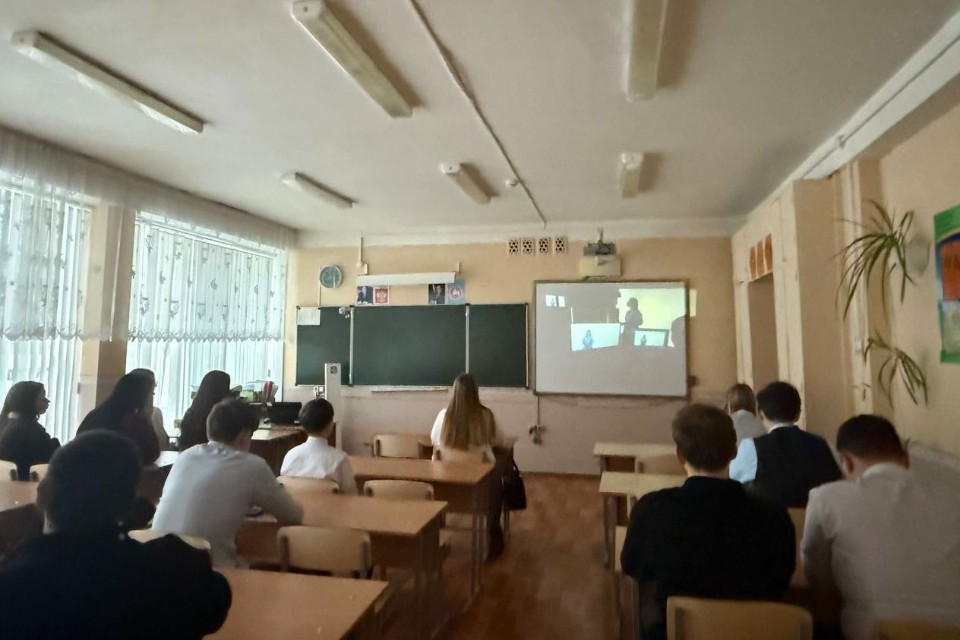 Участники 'Школы экскурсоводов' провели профориентационные встречи в школах Участники 'Школы экскурсоводов' провели профориентационные встречи в школах