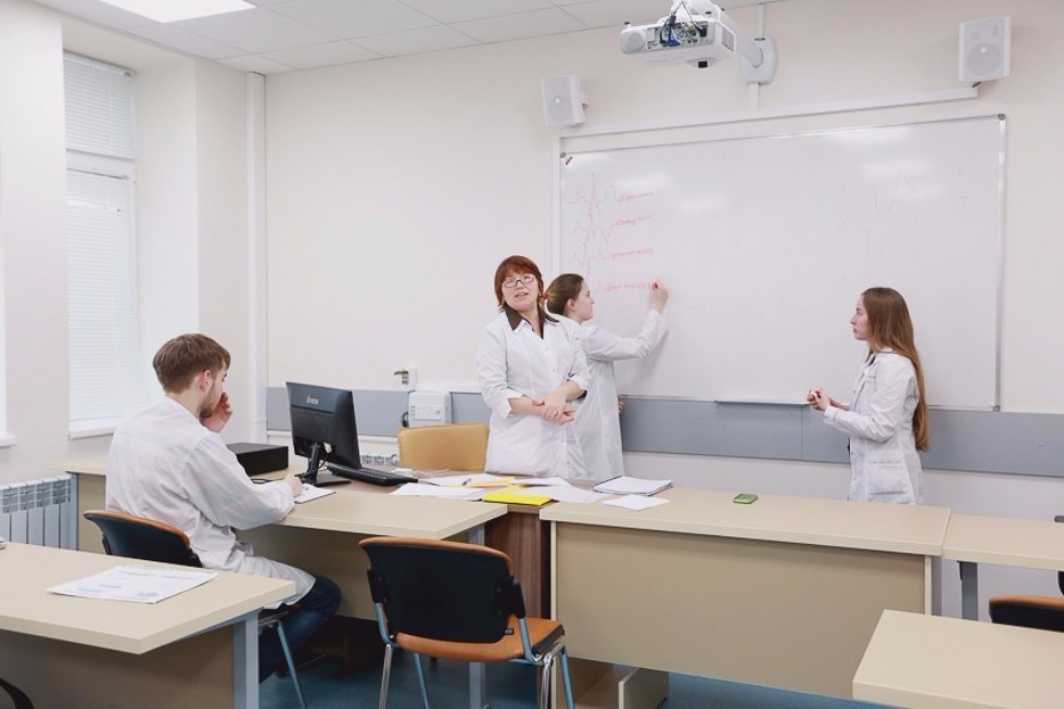 Rector Ilshat Gafurov Held a Media Tour Around Kazan University's Medical Cluster