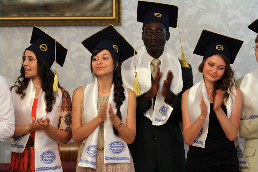 ����������