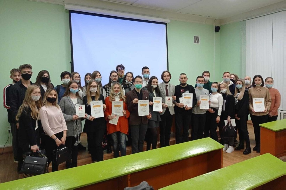 Студенты и преподаватели представили свой взгляд на решение актуальных экономических проблем Студенты и преподаватели представили свой взгляд на решение актуальных экономических проблем