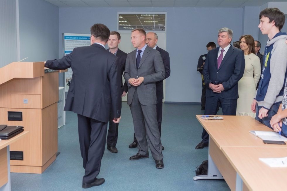 Minister of Education and Science Dmitry Livanov Visits Kazan University Engineering Center in Naberezhnye Chelny